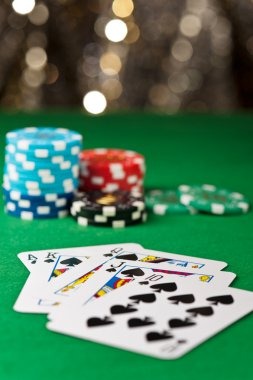kini toto app showing blackjack, roulette, and Dragon Tiger live-dealer tables
